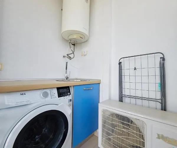 Luxury, Newly Renovated 1-bedroom By The Apartament *
