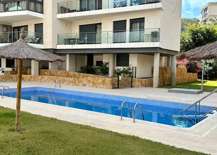 Luxury, Newly Renovated 1-bedroom By The